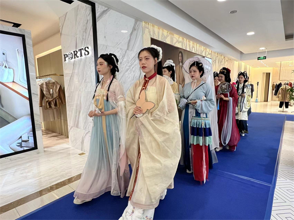 ballbet������(�й�)����ɭ����